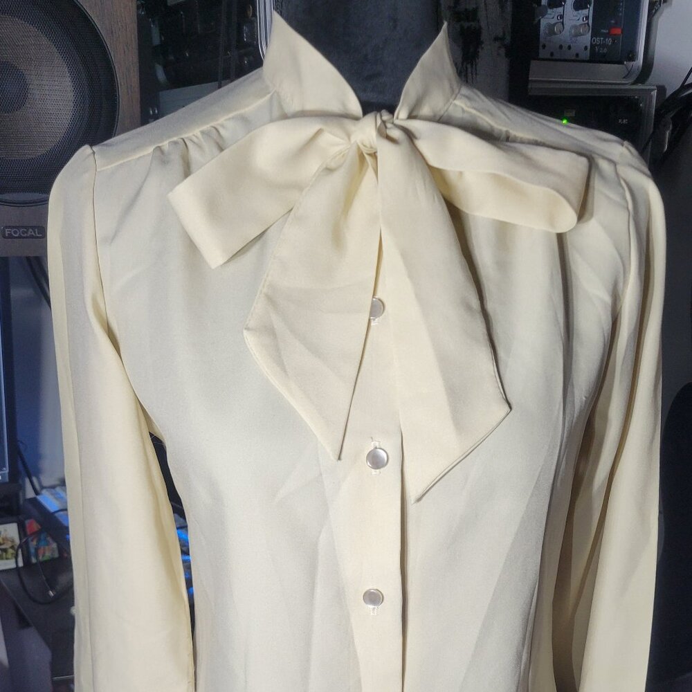 Vintage JCPenney fashions Cream button up, Bow neckline